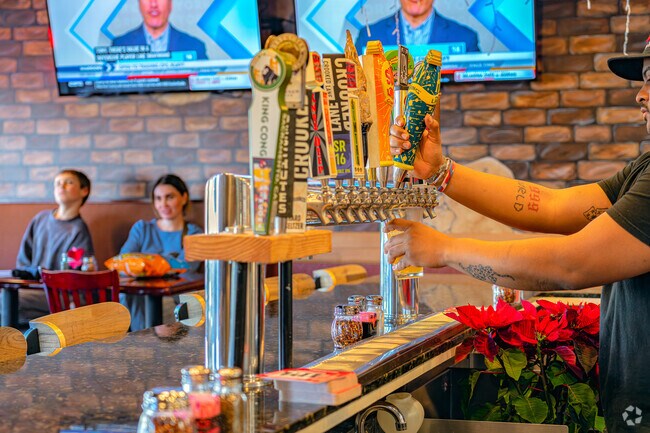 Primo Pizza Burger and Brew offers yummy food and fresh beverages to locals of Sunset Whitney.