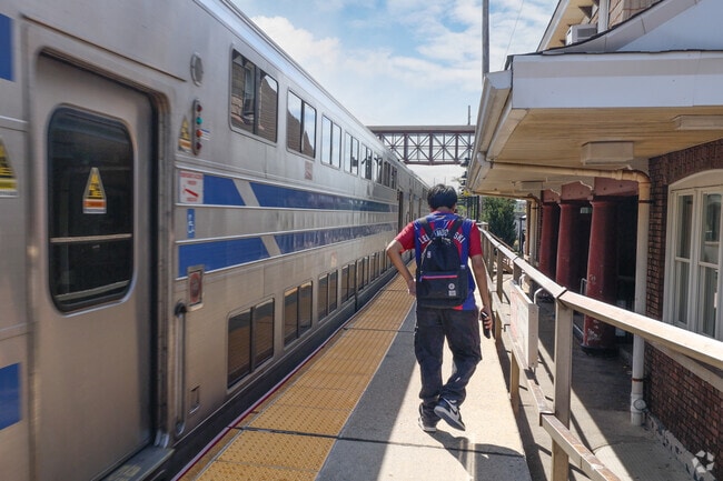 The Bay Shore LIRR is super close to Brightwaters,