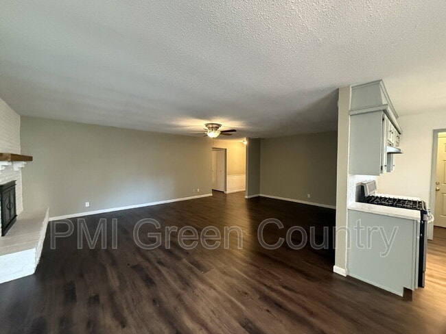 2019 S Gum Ave, Broken Arrow, OK 74012 - photo 6