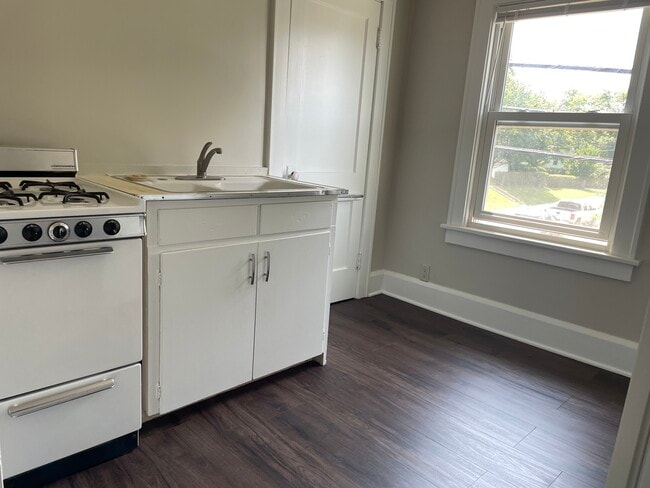 556 1/2 Maple St, Mansfield, OH 44906 - photo 5