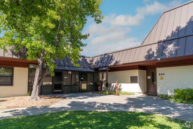 Main entrance to Joe Henderson Elementary School in Benicia, Benicia CA