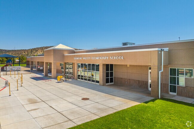Kids in Diamond Valley can attend the Diamond Valley Elementary School.