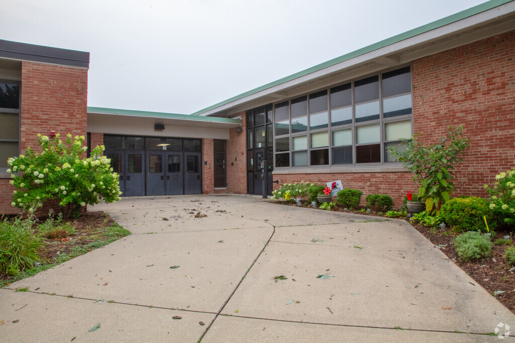 Sidener Academy front entrance in Glendale.