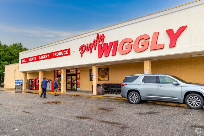 Shoppers head into Monroeville’s Piggly Wiggly.