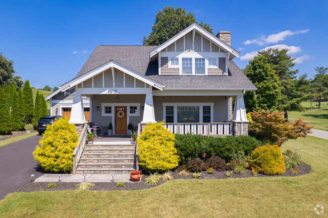 Mountain View’s homes often have spacious lots and beautiful gardens.