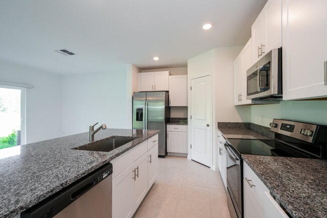 2125 Skybrooke Blvd, Lutz, FL 33558 - photo 7