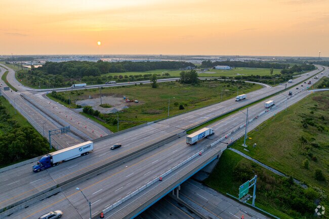 Interstate 65 connects Edgelea travelers to many larger cities.