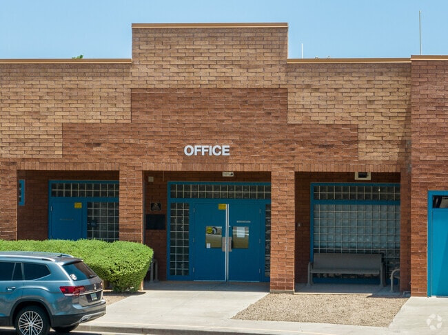 The office at Kyrene de los Lagos School.