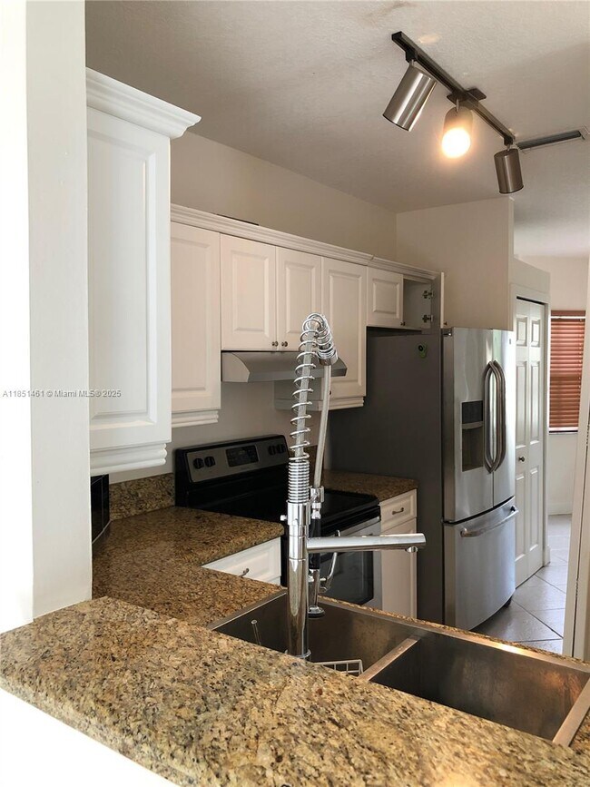 16145 Emerald Cove Rd, Weston, FL 33331 - photo 6