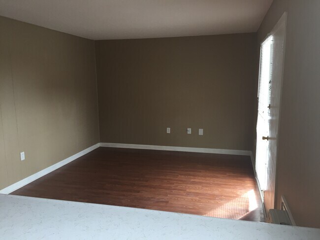 493 Barnett Dr unit 1, Kingsport, TN 37664 - photo 2