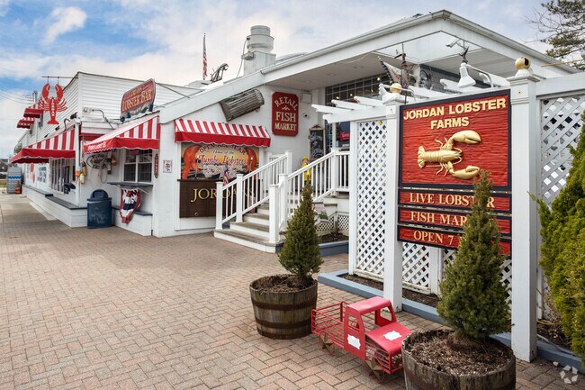 Jordan Lobster House in Barnum Island, invite guests to enjoy seafood in their outdoor patio.