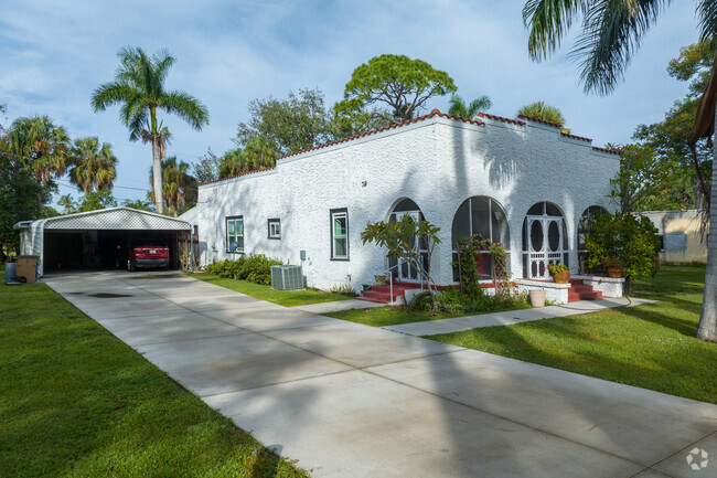 Home in Tice, Fort Myers FL come in a variety of architectural styles and sizes.