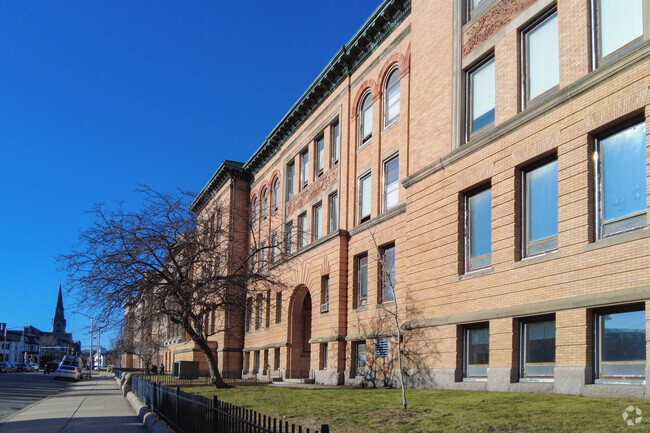 Oliver Middle School in Lawrence has an overall grade of C- on Niche.