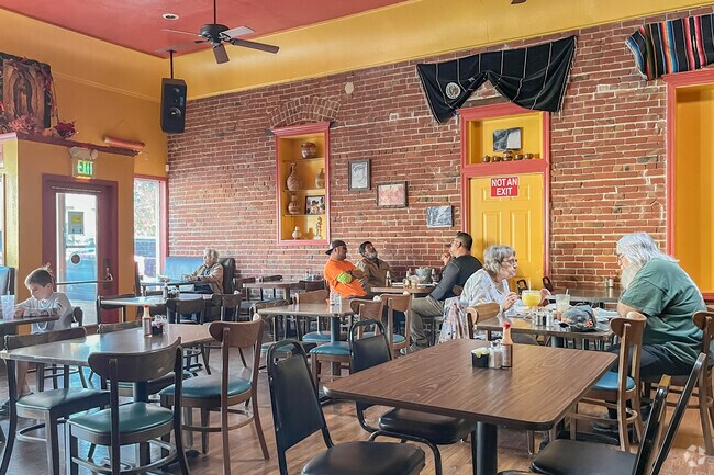 El Campestre Restaurant Dos has a nice atmosphere for lunch.