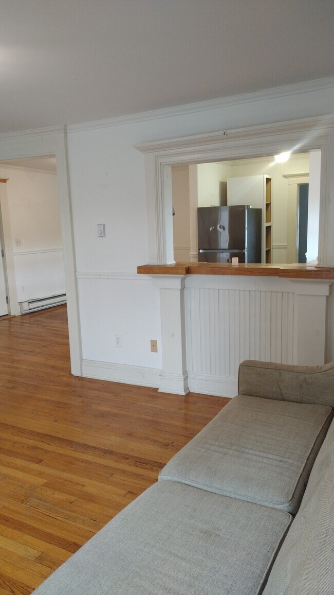 560 Washington St unit Apartment 2, Hudson, NY 12534 - photo 5