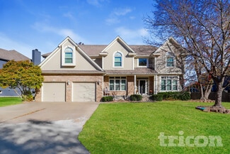 3925 SW Granite Ln, Lee's Summit, MO 64082