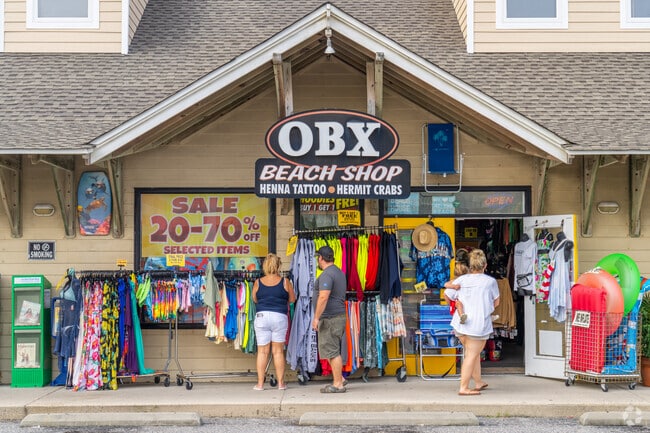 While primarily residential, Kitty Hawk does have a few shops and restaurants.