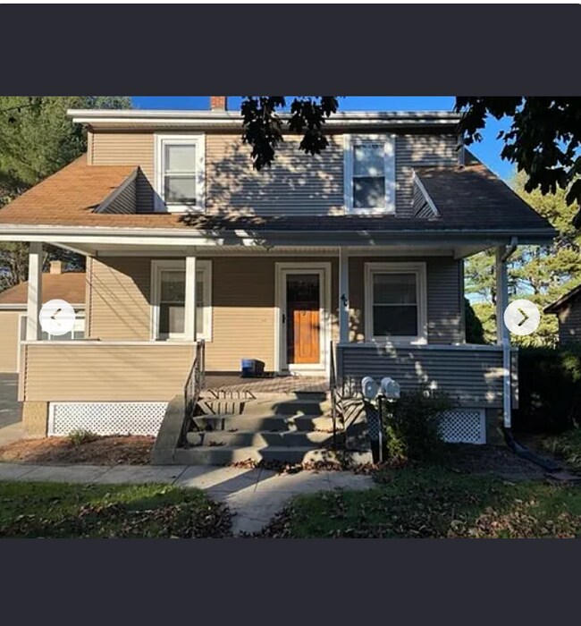 40 Metropolitan Ave, Cranston, RI 02920