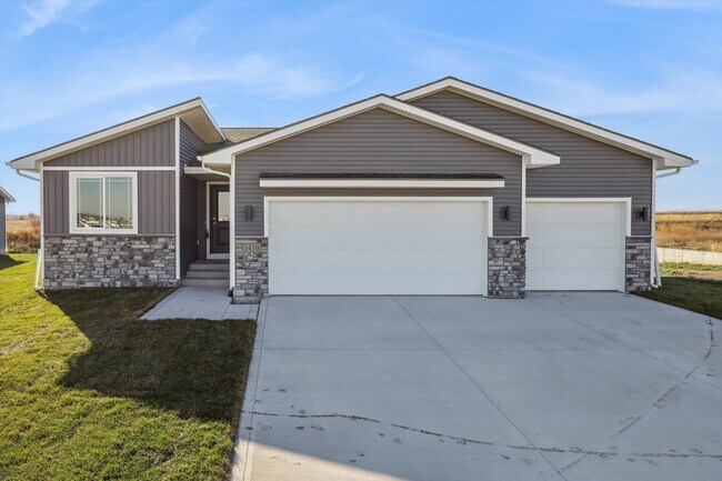 0 Cres Ct unit 36500077, Grimes, IA 50111 - photo 2