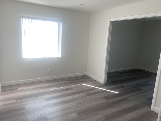 708 W Gage Ave unit 1, Los Angeles, CA 90044 - photo 4