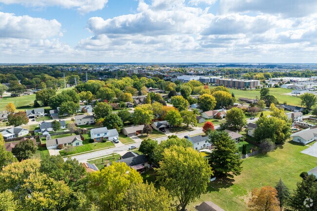 Orchard Heights is ideally located near big box retailers and downtown Lafayette.