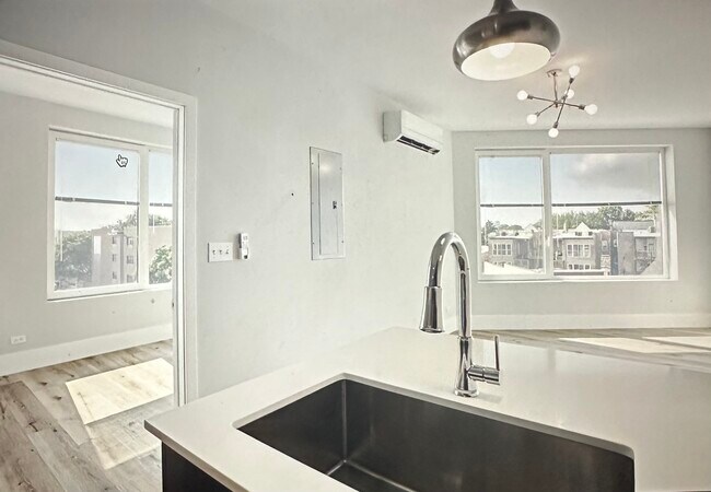 1539 W Howard St unit 410, Chicago, IL 60626 - photo 5