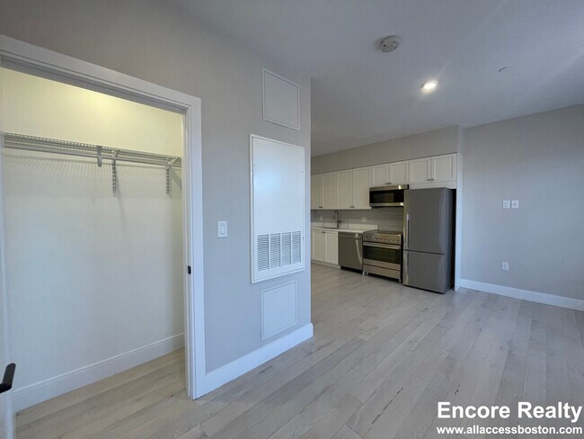197 Green St unit 408, Jamaica Plain, MA 02130 - photo 2
