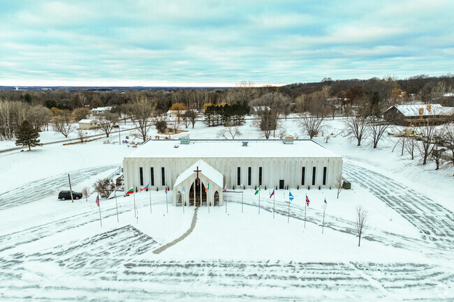 The student-teacher ratio at Solid Rock Christian Academy is 5 to 1.