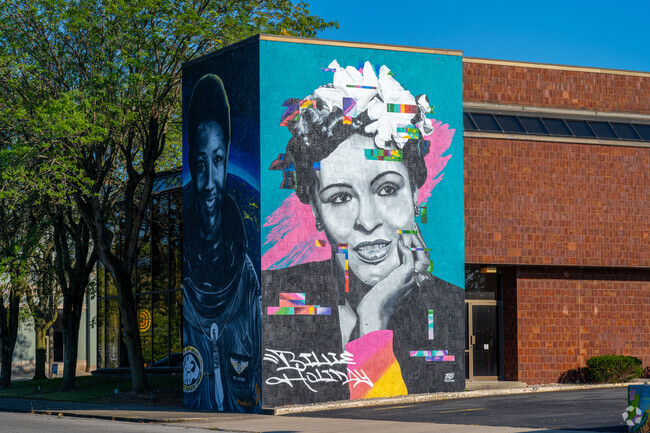 Southeast Marion is close to downtown Marion and it's beautiful murals.