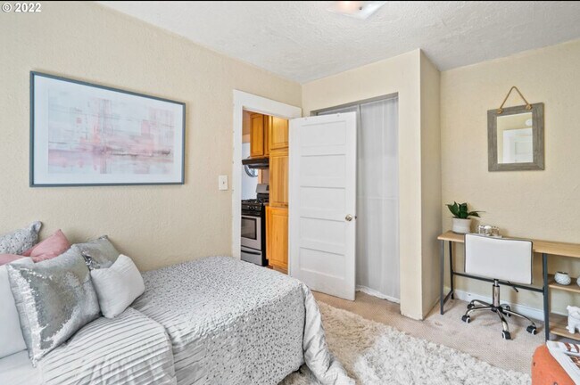 5322 NE 11th Ave, Portland, OR 97211 - photo 6