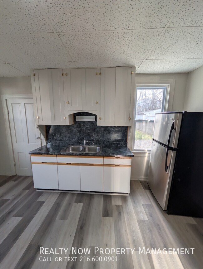 7501 Berry Ave unit 1, Cleveland, OH 44102 - photo 3