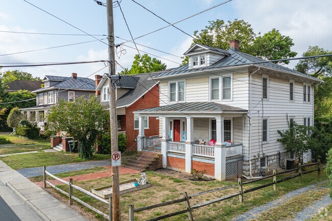 Old Town's residential streets are filled with a variety of home types.