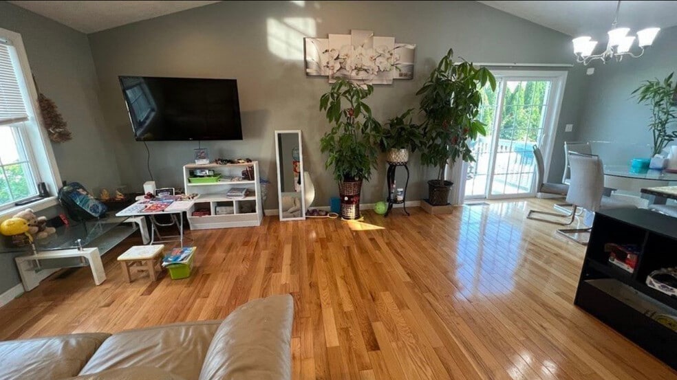 24 Manchester St unit 3BEDROOM IN A LOVELY, Fall River, MA 02721 - photo 1