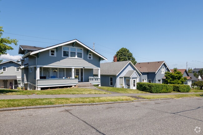 Living spaces in Sehome range in size and affordability, from apartments to single family homes.