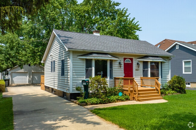 Homes in North Downtown Naperville feature detached garages and both front and back yard space.