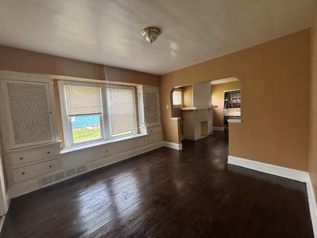 476 E 148th St unit 1, Cleveland, OH 44110 - photo 3