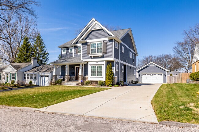 Newer constructions such as this 2 story victorian home are found throughout Glendale