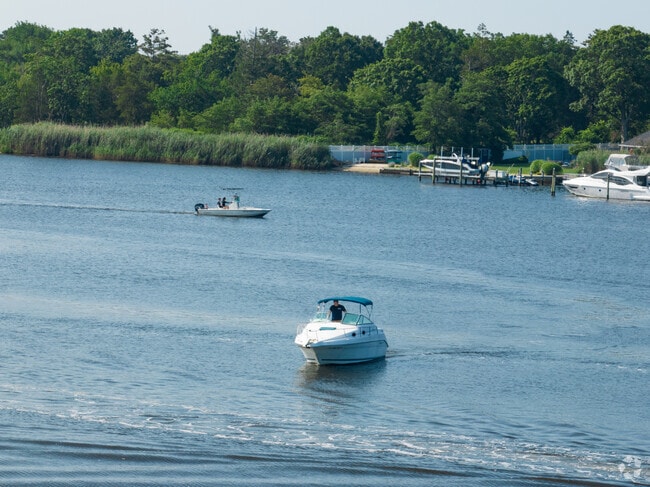 Cruise down the river in Oakdale or head into the bay for a fun day on the water.