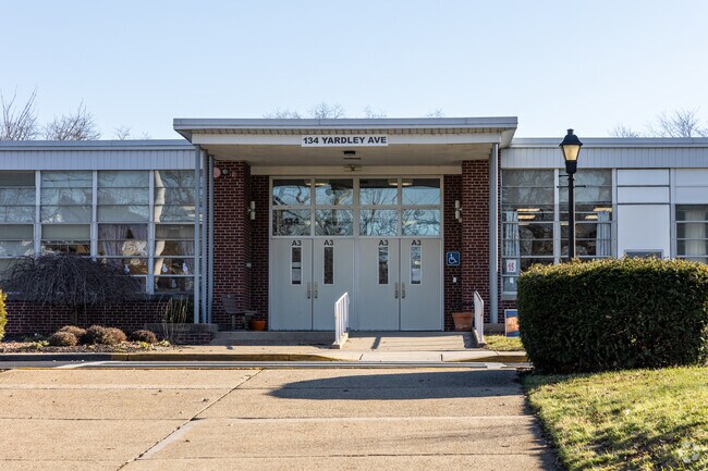 Fallsington Elementary School has a student-teacher ratio of 11-1.