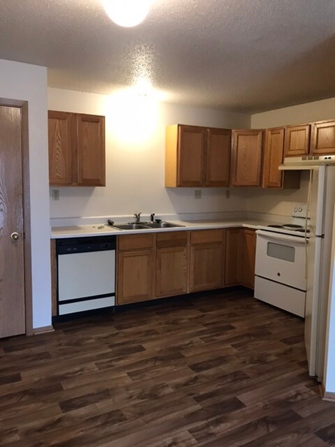 825 T Ave, Nevada, IA 50201