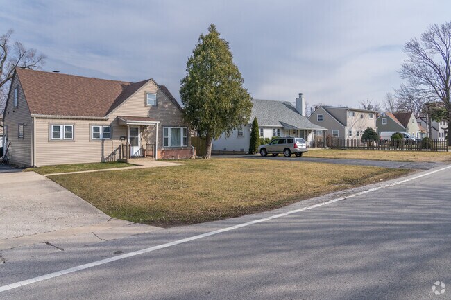 There are many affordable home options in West Grand Ave.