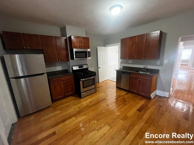 270 Bowdoin St unit 9, Dorchester, MA 02122 - photo 2