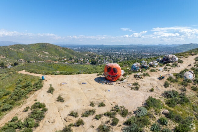 Discover the scenic views from Pumpkin Rock in Norco.