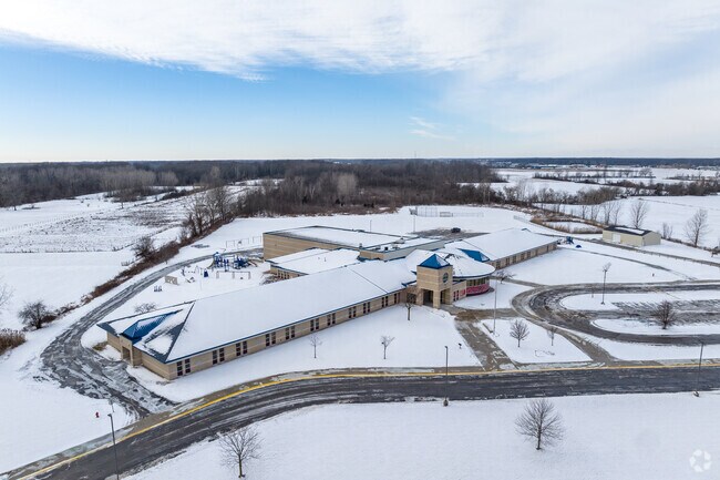 Francois Maconce Elementary School, Campus Overview.