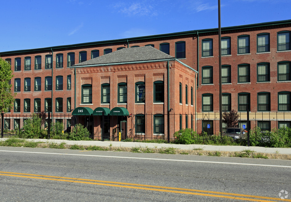 Riverside Commons