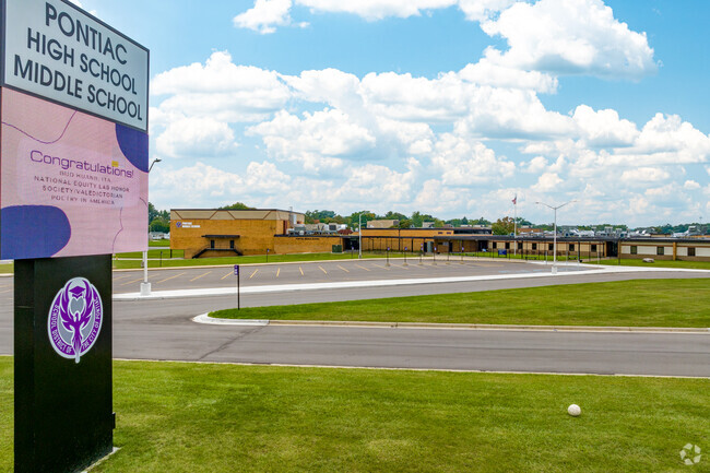 Welcome to Pontiac Middle School in the North Side Pontiac neighborhood.