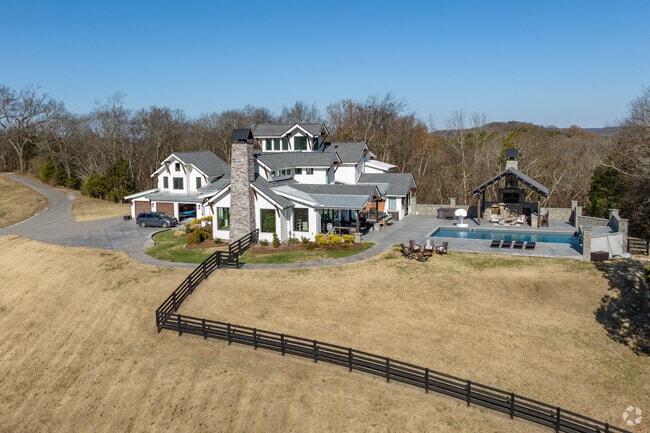 Large Farmstead style homes can be found all over Leiper's Fork.