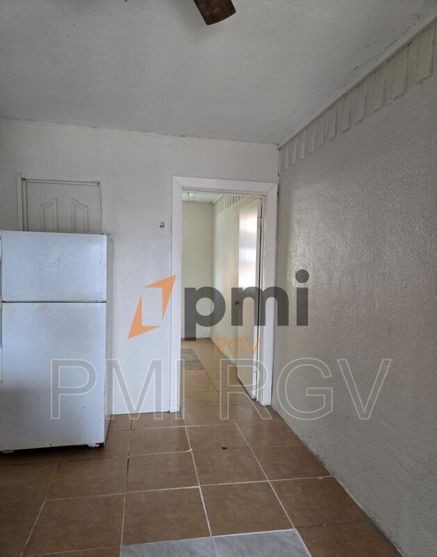 1608 Norma Ln unit 8, Edinburg, TX 78539 - photo 5