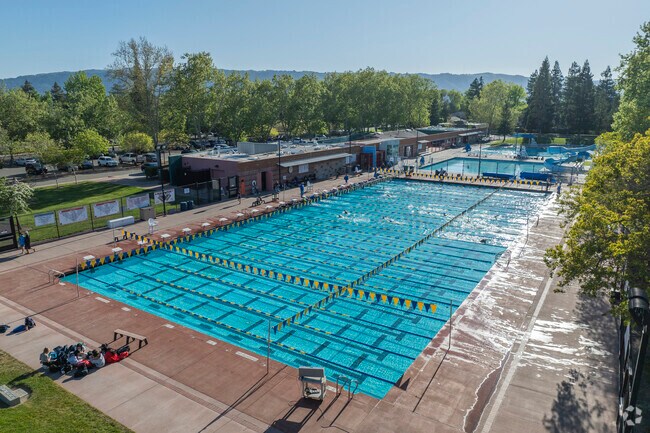 Asco - Radum's Dolores Bengtson Aquatic Center at Amador Valley Community Park has multiple swimming pools for all levels of swimming skill.