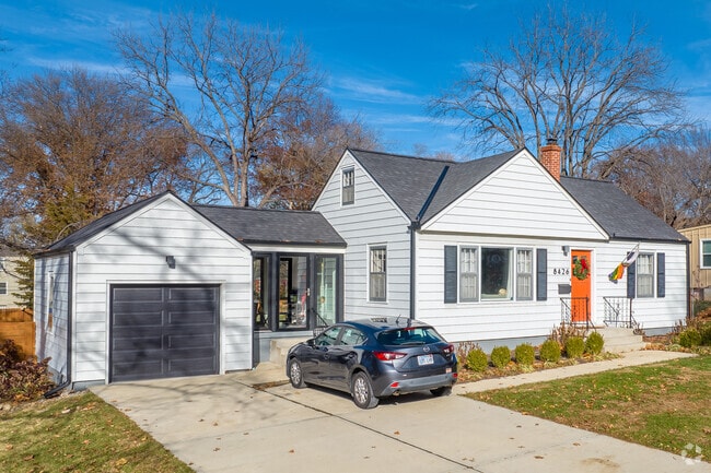 Custom homes are often found in the Cunningham Heights neighborhood.